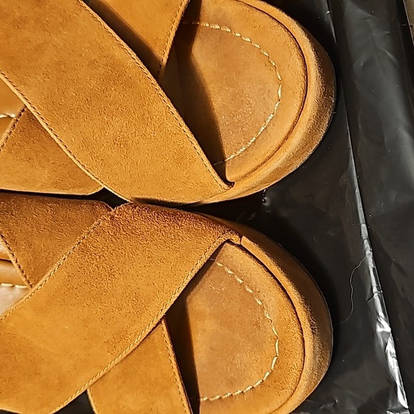 Torch Burch Tan Leather Suede Gold Logo Espadrille Wedges Sz 7.5 - Picture 5 of 6